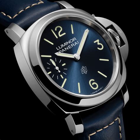 panerai 44mm lug to lug.